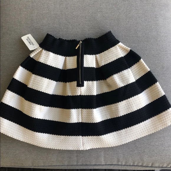 Forever 21 Black and white skirt- Small - Picture 5 of 7